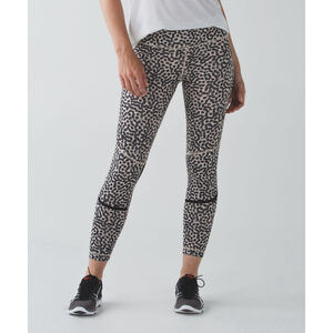 Lululemon Pedal To The Medal 7/8 Tight *Full-On Luxtreme
Ace Spot Grain Black /